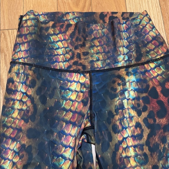 Yoga Democracy YD Animal Print Leggings 23” length, Medium - Picture 8 of 8
